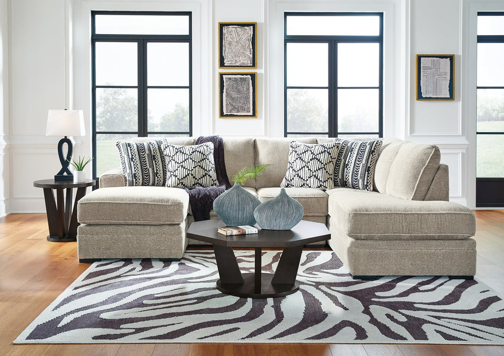 Calnita Sectional with Chaise