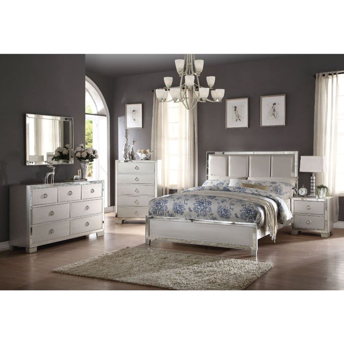 Voeville II Upholstered Bed