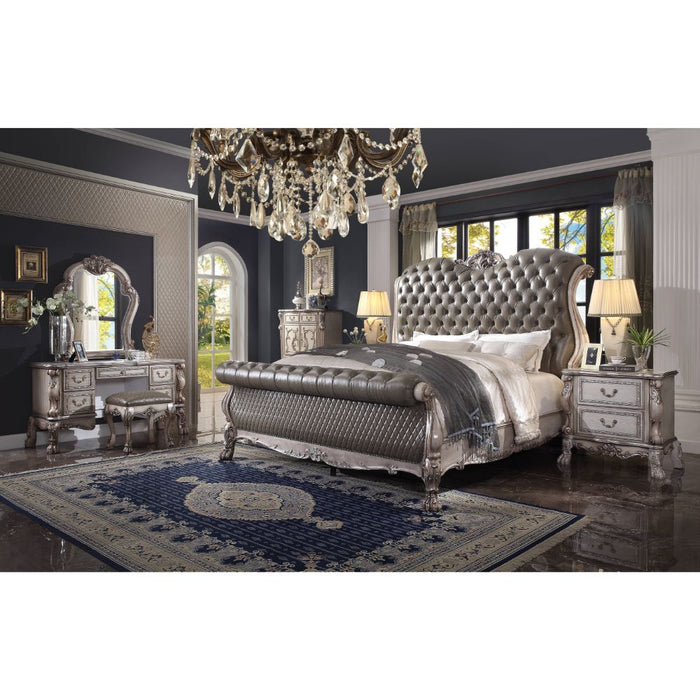 Dresden Upholstered with Button Tufted & Diamond Pattern Footboard