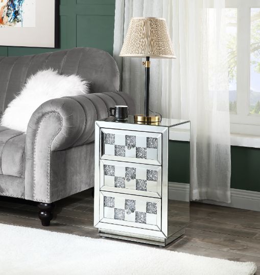 Noralie 3 Drawers Glam Rectangular Accent Table with Checkered Pattern