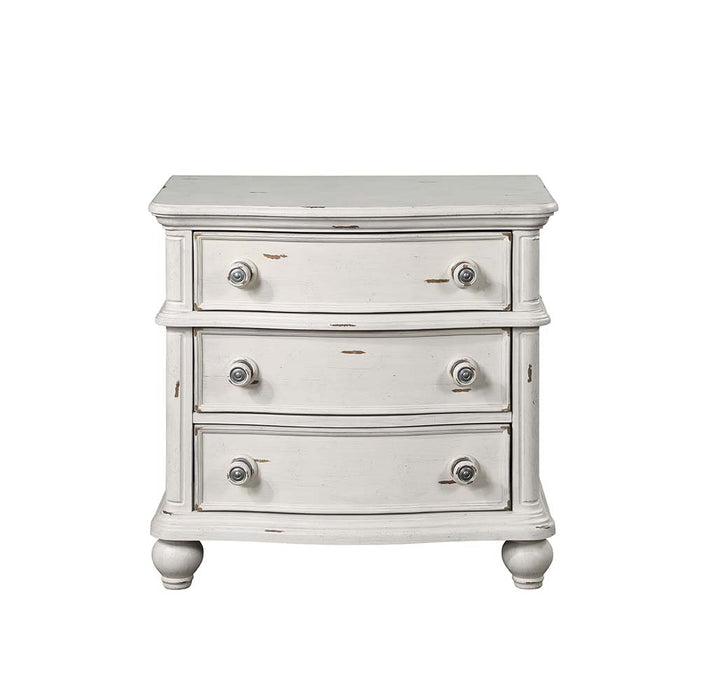 Jaqueline 3 Drawers Nightstand