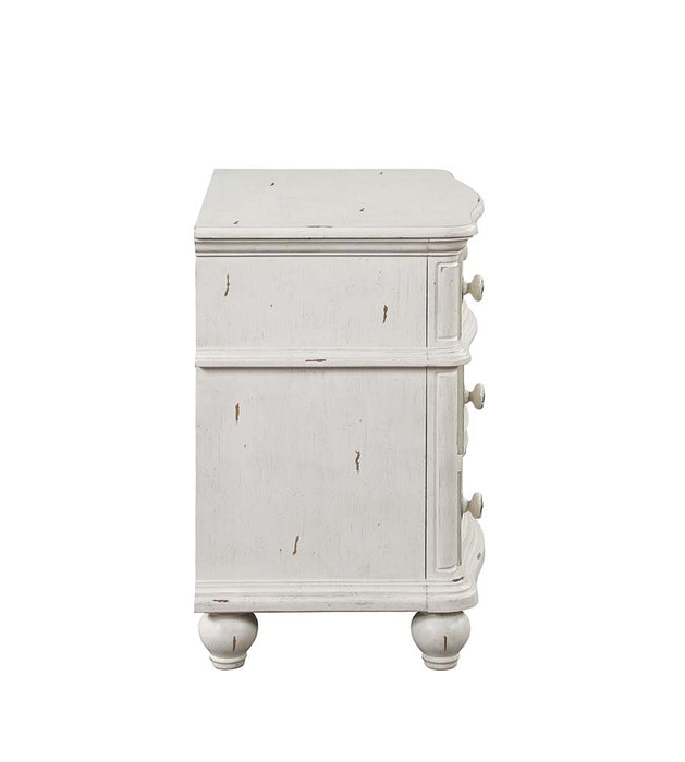 Jaqueline 3 Drawers Nightstand