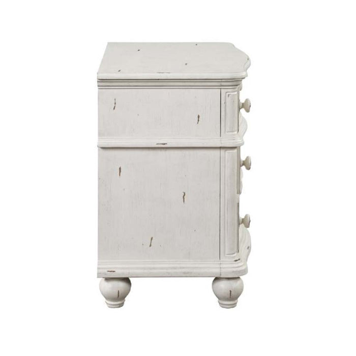 Jaqueline 3 Drawers Nightstand