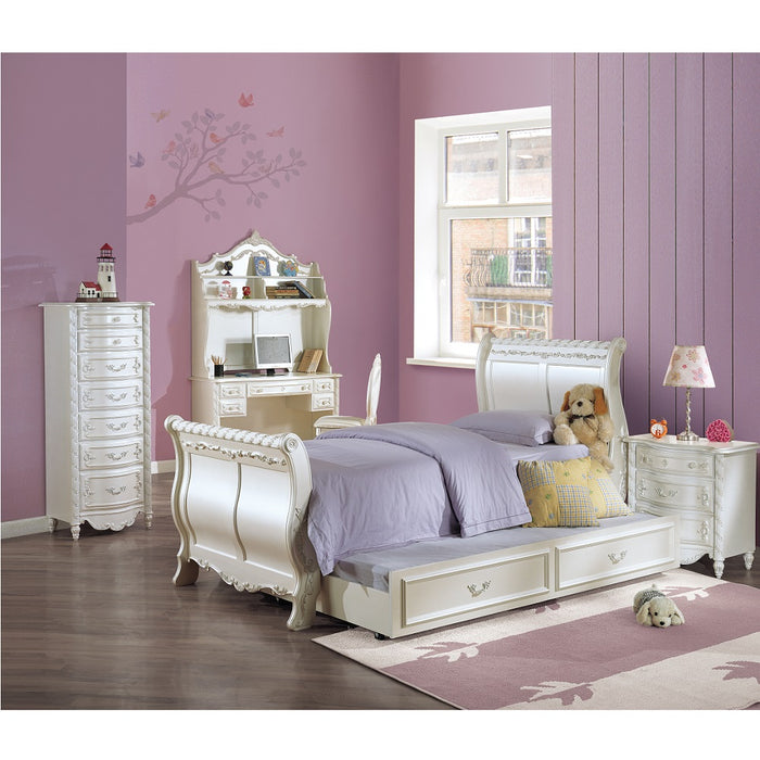 Pearl Sleigh Bed