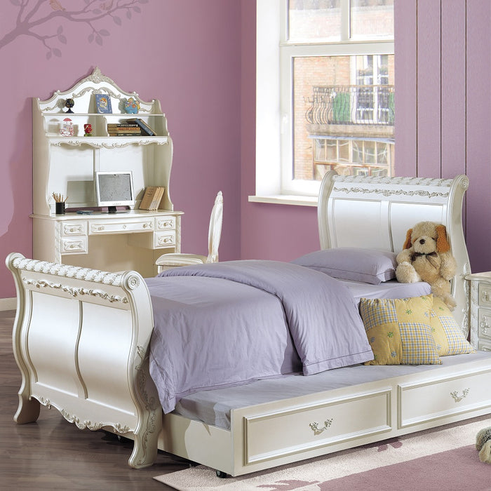 Pearl Sleigh Bed