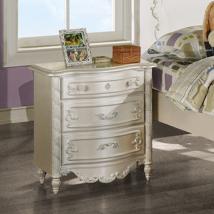 Pearl 27"H 3 Drawers Nightstand