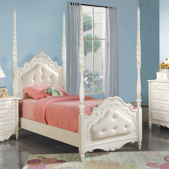 Pearl Tufted Poster Bed