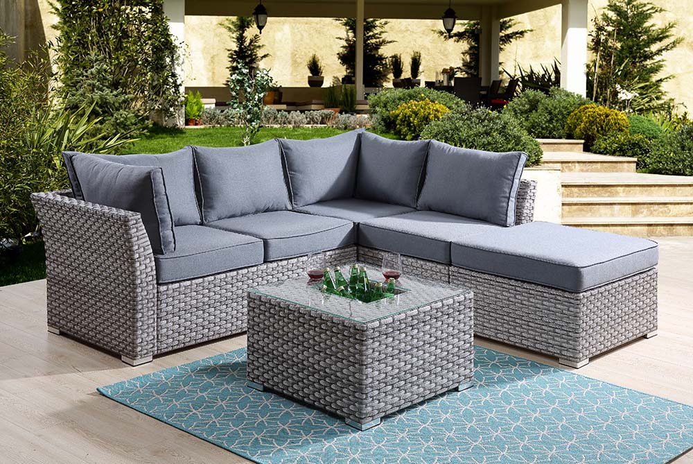 Laurance Patio Sectional Sofa & Cocktail Table